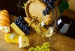 Chodne wieczory we francuskim stylu - ser i wino